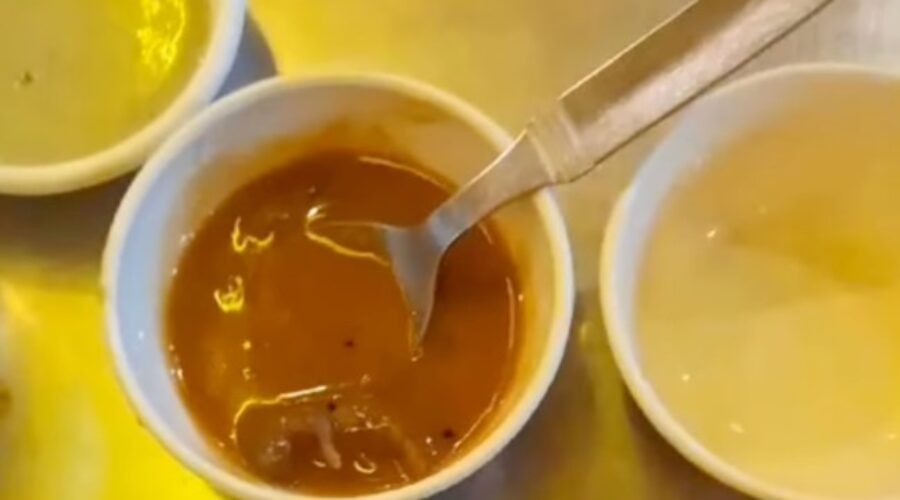 Cliente encontra rato morto em ensopado de restaurante e é ignorado por funcionários