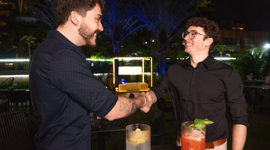 Amigos criam plataforma que organiza jantares entre desconhecidos para estimular novas amizades