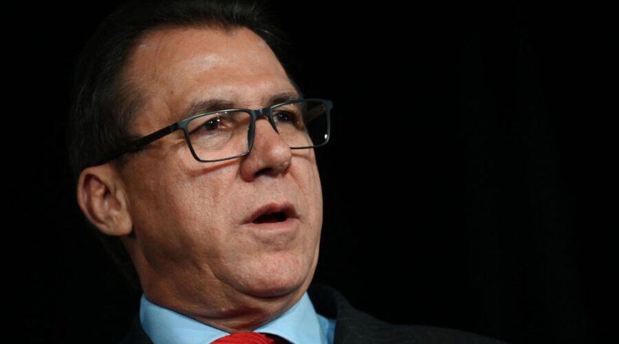 Governo adia para 2025 regra que dificulta trabalho em feriados