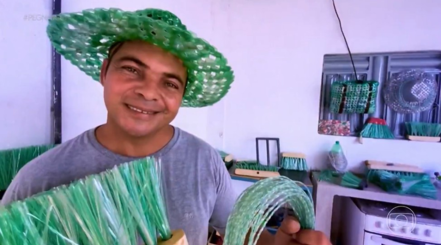 Empreendedor fatura R$ 7,5 mil com fabricação de vassouras feitas de garrafas PET