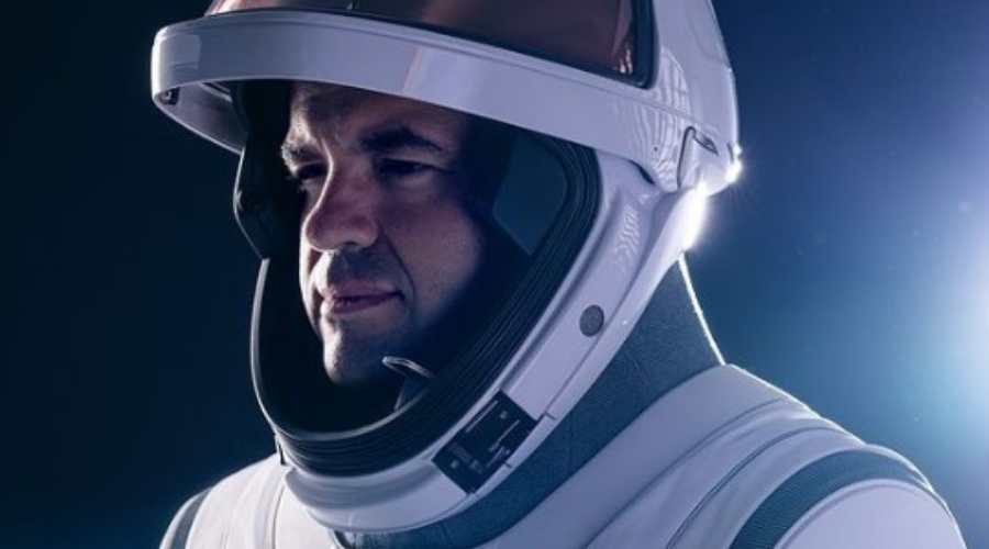 Quem é Jared Isaacman, empresário que vai realizar caminhada espacial nesta semana com SpaceX