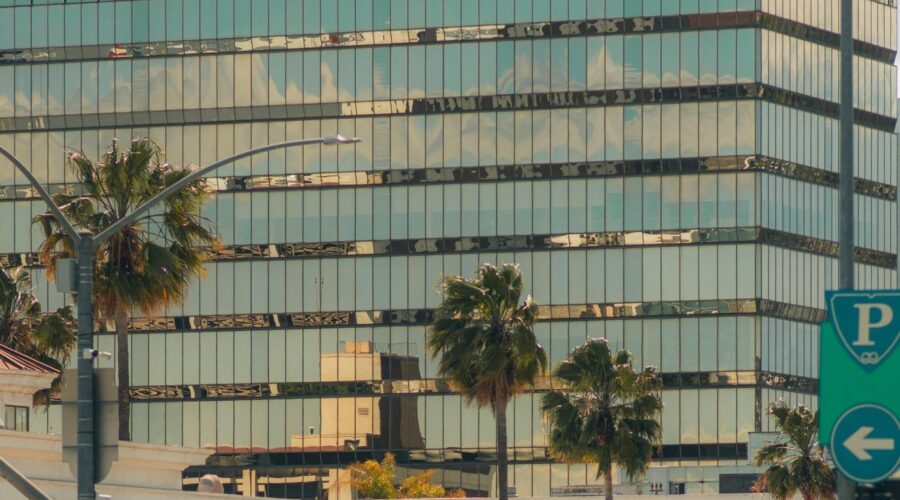 Funcionária de banco nos EUA é encontrada morta após passar dias despercebida em escritório