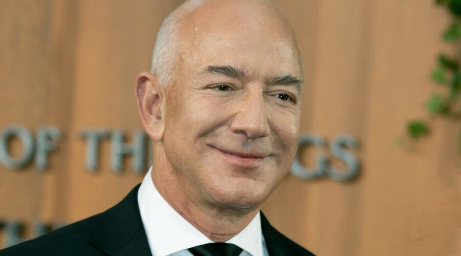 Oito horas de sono e reuniões matinais: Como é a rotina Jeff Bezos, fundador da Amazon