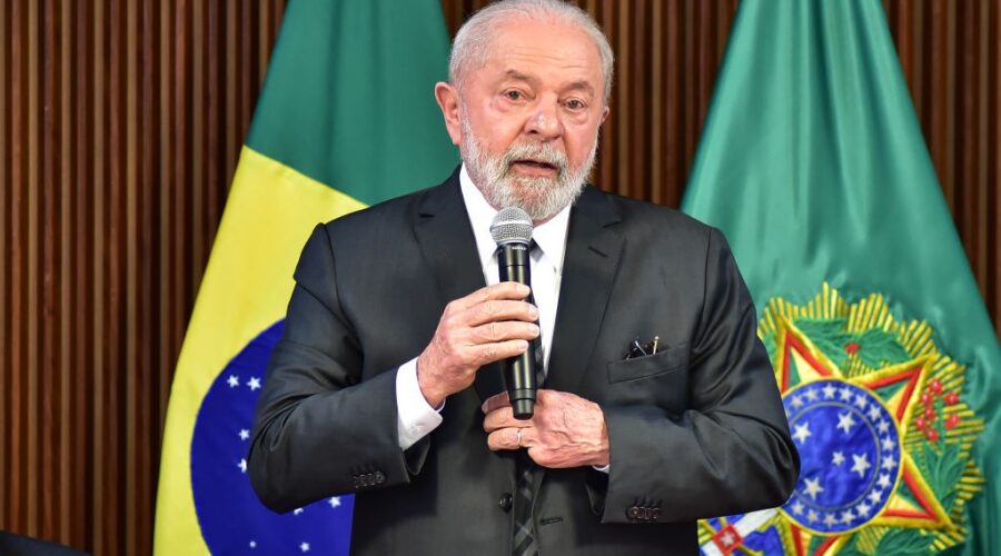 Lula sanciona projeto de desoneração da folha de pagamento de setores intensivos em mão de obra