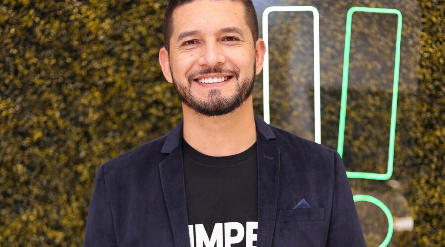 Após acidente de carro, ele pediu demissão para empreender e hoje é CEO de franquia de ensino que fatura R$ 35 milhões