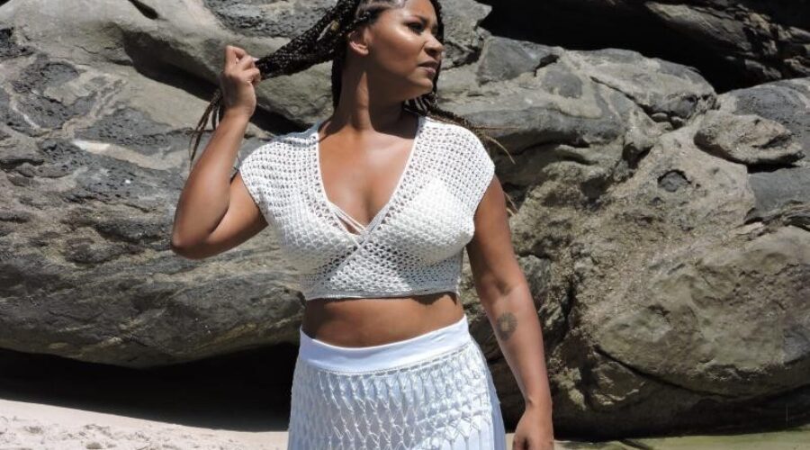 Ela começou negócio de costura com R$ 5 e hoje tem ateliê de moda especializado em crochê