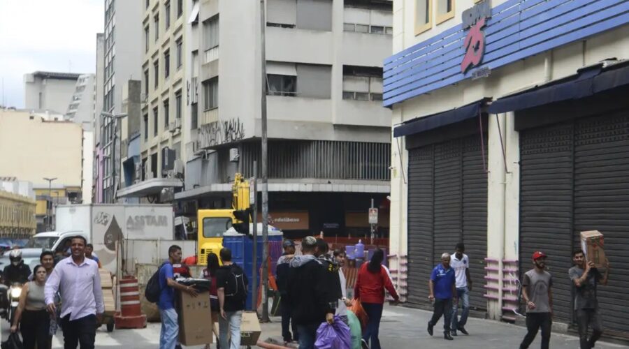 Incêndio no Brás: Qual é a história do Shopping 25 de Março?
