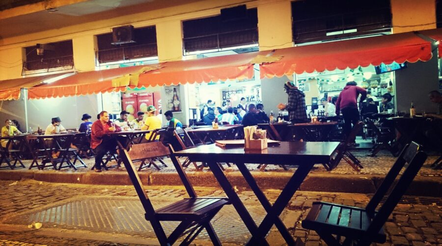 Fim da jornada 6×1 é ‘proposta estapafúrdia’, diz presidente da associação de bares e restaurantes