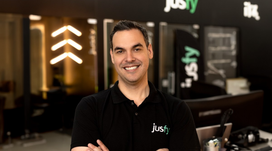 Ele fatura R$ 2,2 milhões com startup que facilita cálculos para advogados