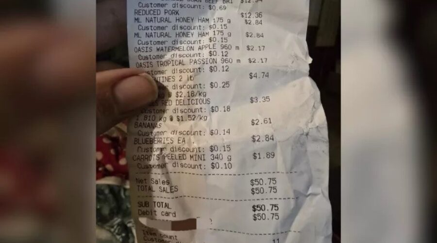 Cliente de 48 anos recebe desconto de idosos em compra de mercado, e relato viraliza