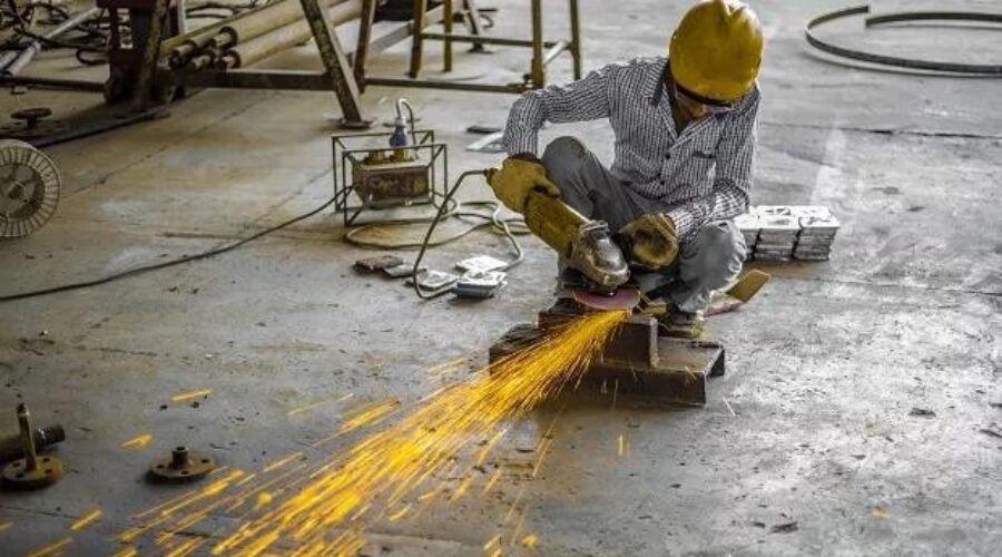 Produção da indústria brasileira recua 0,6% em novembro