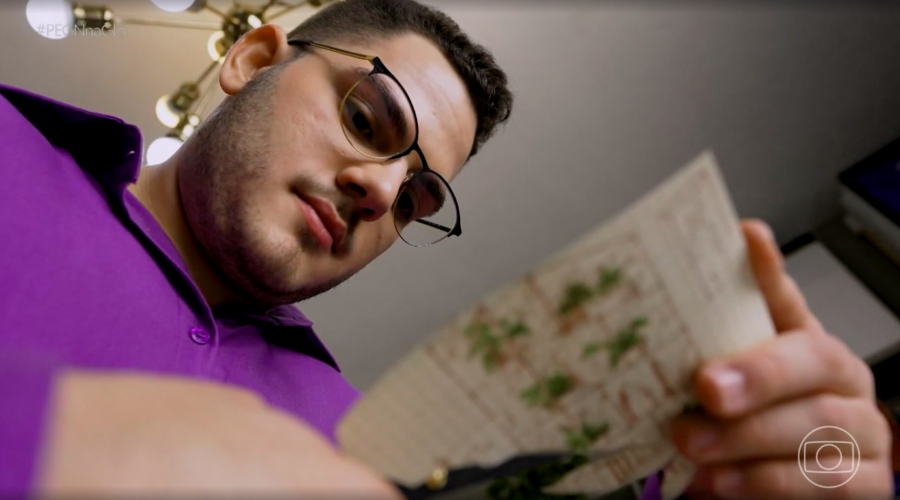 Jovem do RN fatura até R$ 30 mil por mês com colagens artísticas