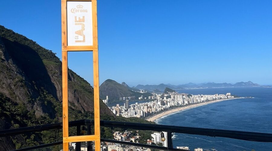 Empreendedora cria bar na laje no Morro do Vidigal e faz sucesso entre turistas com vista para a cidade