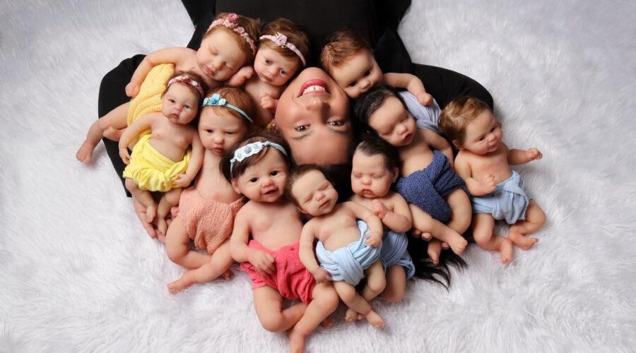 Empreendedora vende bebês reborn artesanais em loja que parece maternidade