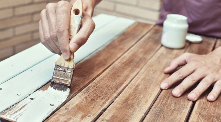 Descubra como renovar móveis antigos e criar presentes afetivos e sustentáveis