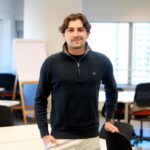 aos-25,-ele-ja-fundou-duas-startups-e-vendeu-uma-delas-para-um-grande-grupo-educacional