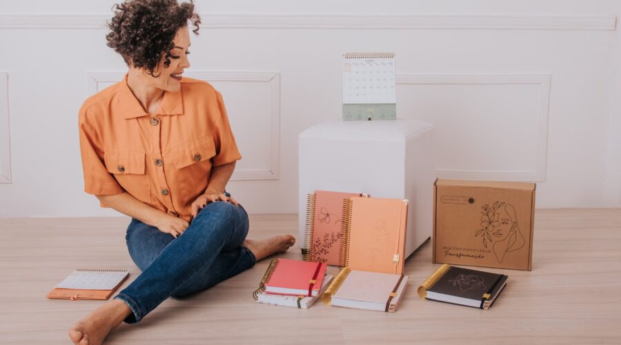 Empreendedora cria papelaria virtual após ter síndrome do pânico e hoje vende até para o exterior