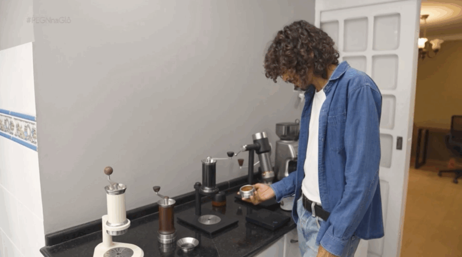 Empreendedor cria cafeteira que faz café expresso sem energia ou cápsulas e fatura R$ 2,5 milhões