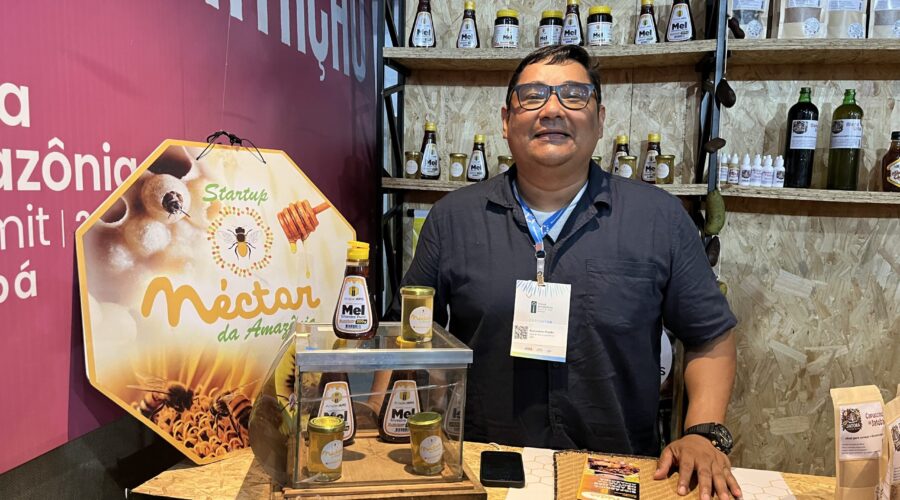 Biólogo do Amapá projeta faturar R$ 500 mil com startup que vende mel de açaí