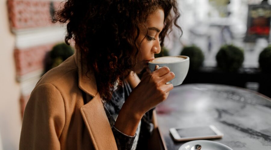 Três marcas de café têm lotes listados como impróprios para consumo; veja quais