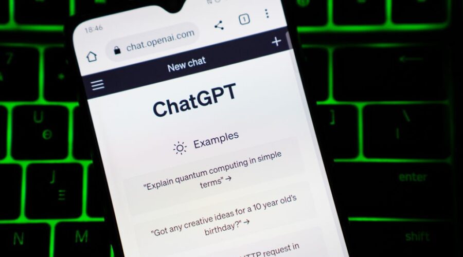 ChatGPT está fora do ar? OpenAI diz que chatbot enfrenta problemas